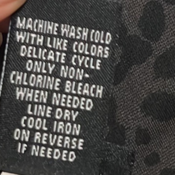 Torrid, Sleeveless, Casual, Leopard Print, Keyhole Top, Gray/Black, Size 5 - Picture 5 of 5